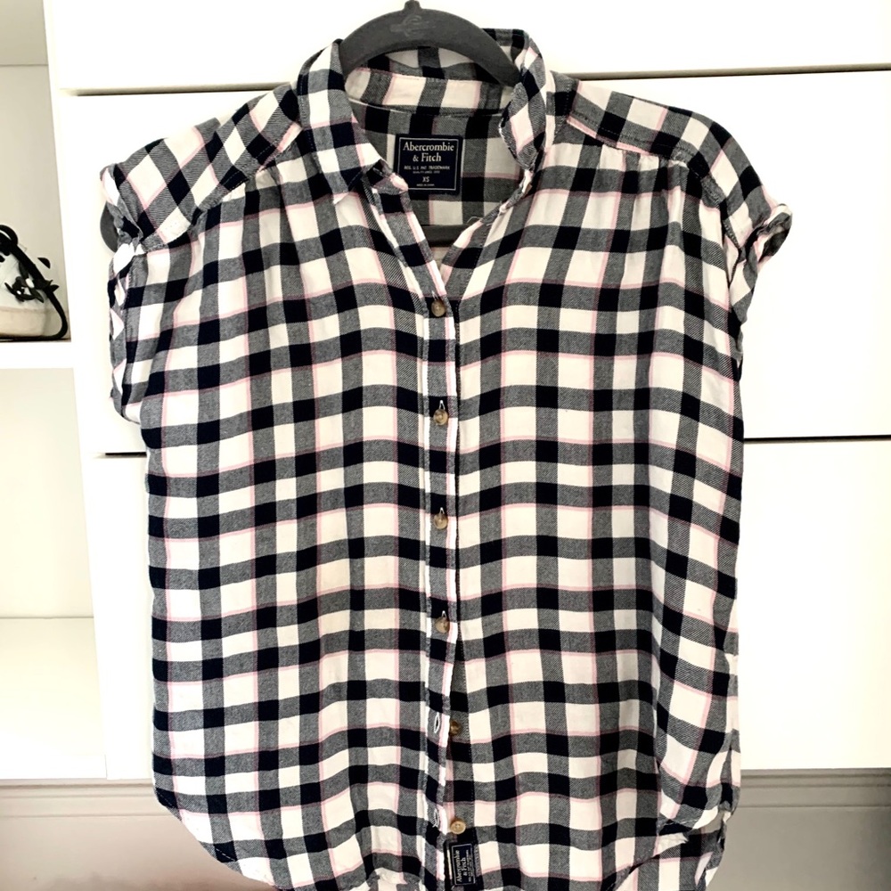 Shortsleeved flannel top! <3